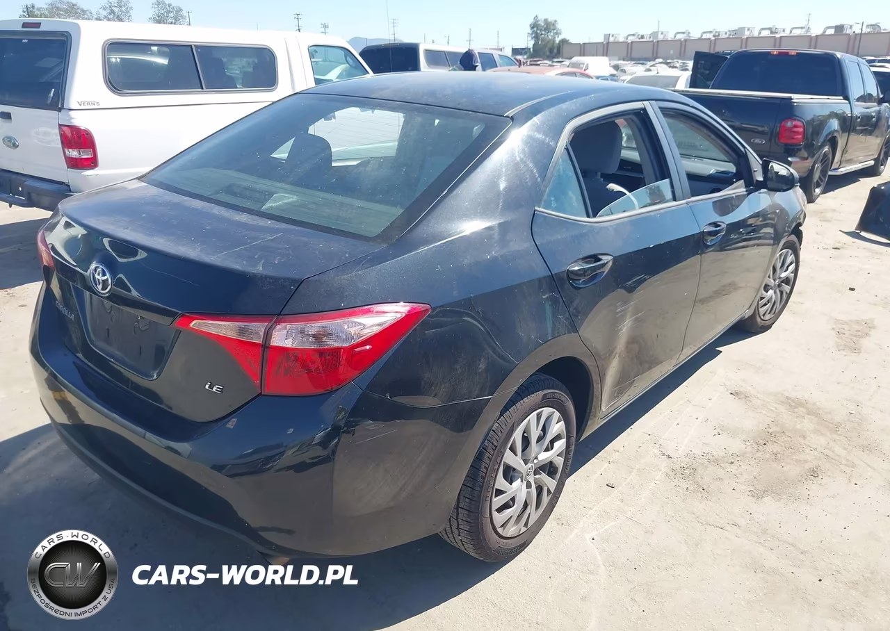 2018 Toyota Corolla Le VIN:5YFBURHE1JP805577 - 4