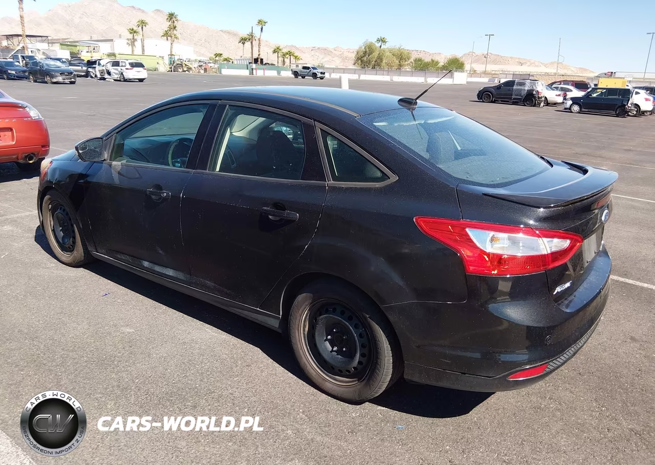 2014 Ford Focus Se VIN:1FADP3F22EL413962 - 3