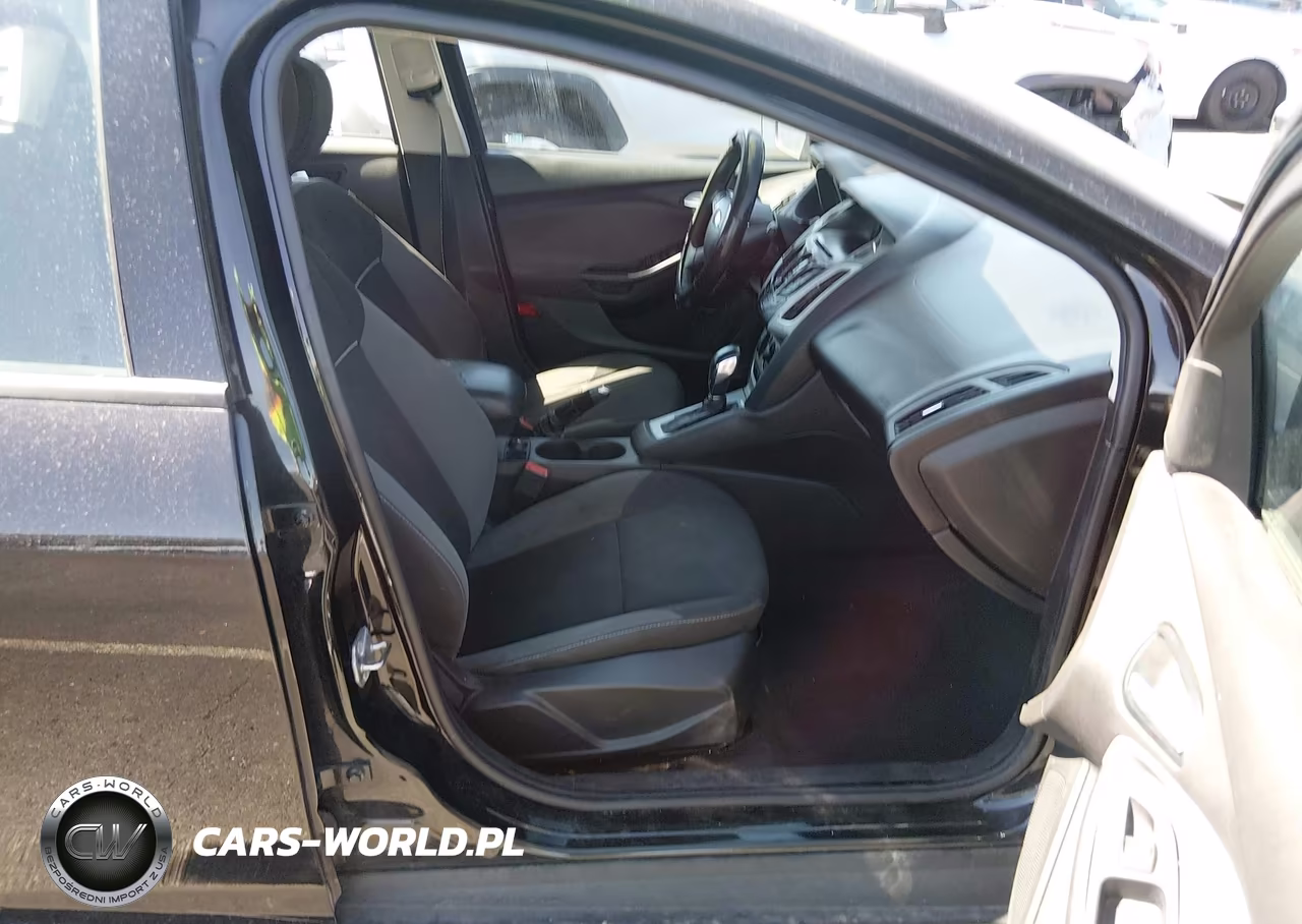 2014 Ford Focus Se VIN:1FADP3F22EL413962 - 5