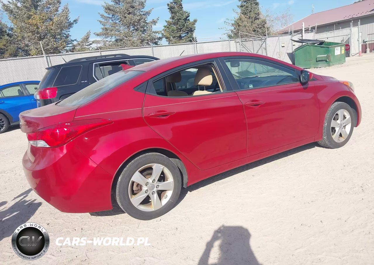 2013 Hyundai Elantra Gls VIN:KMHDH4AE8DU684804 - 4