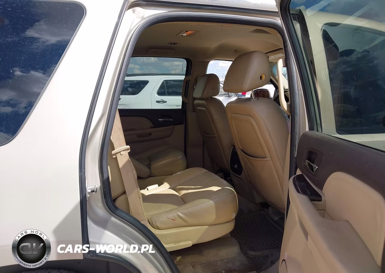2007 GMC Yukon Denali VIN:1GKFK63887J360232 - 8