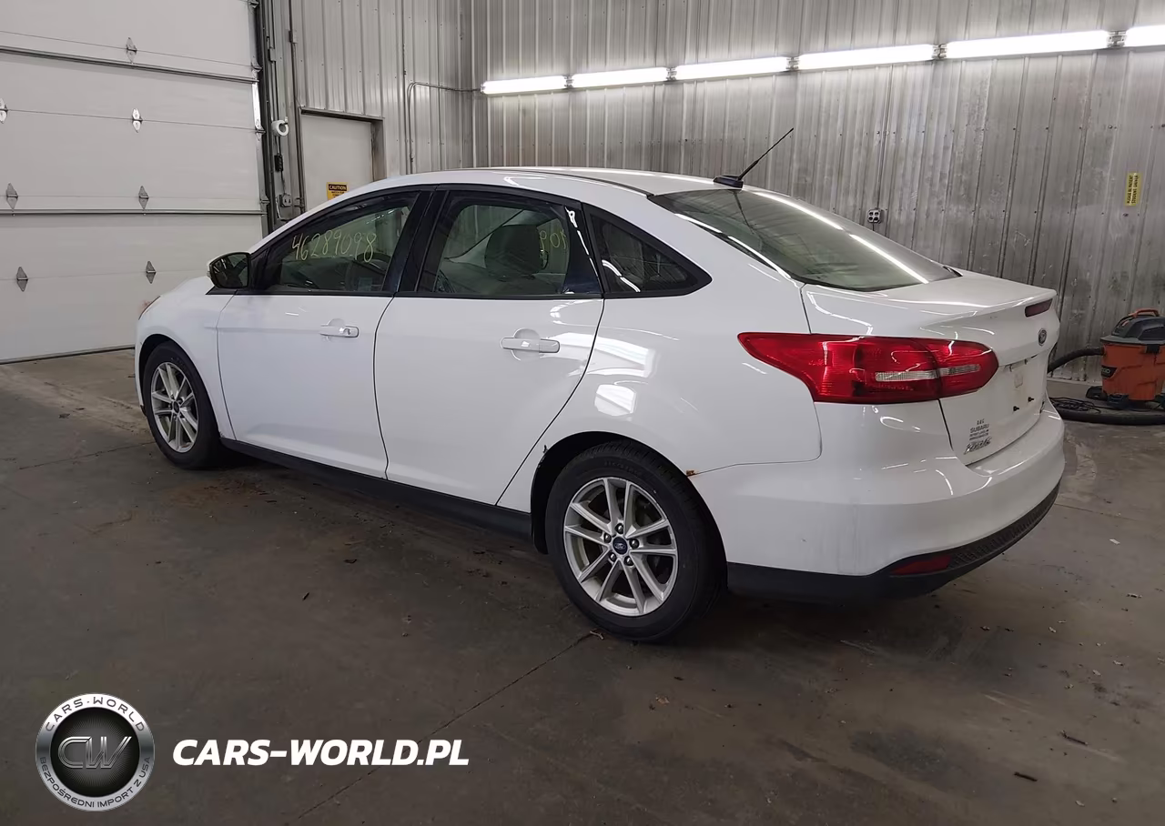 2015 Ford Focus Se VIN:1FADP3F23FL364577 - 3