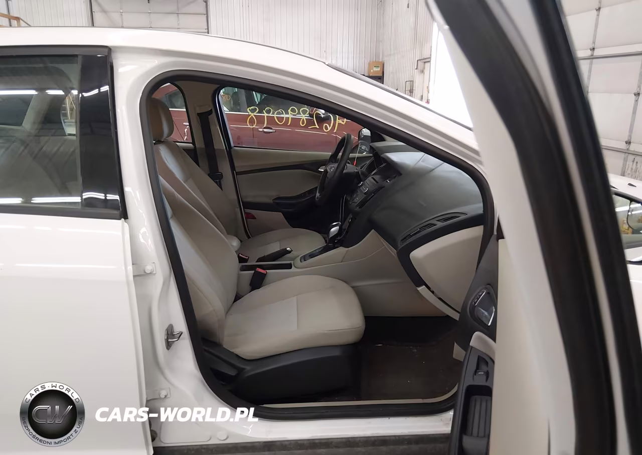 2015 Ford Focus Se VIN:1FADP3F23FL364577 - 5