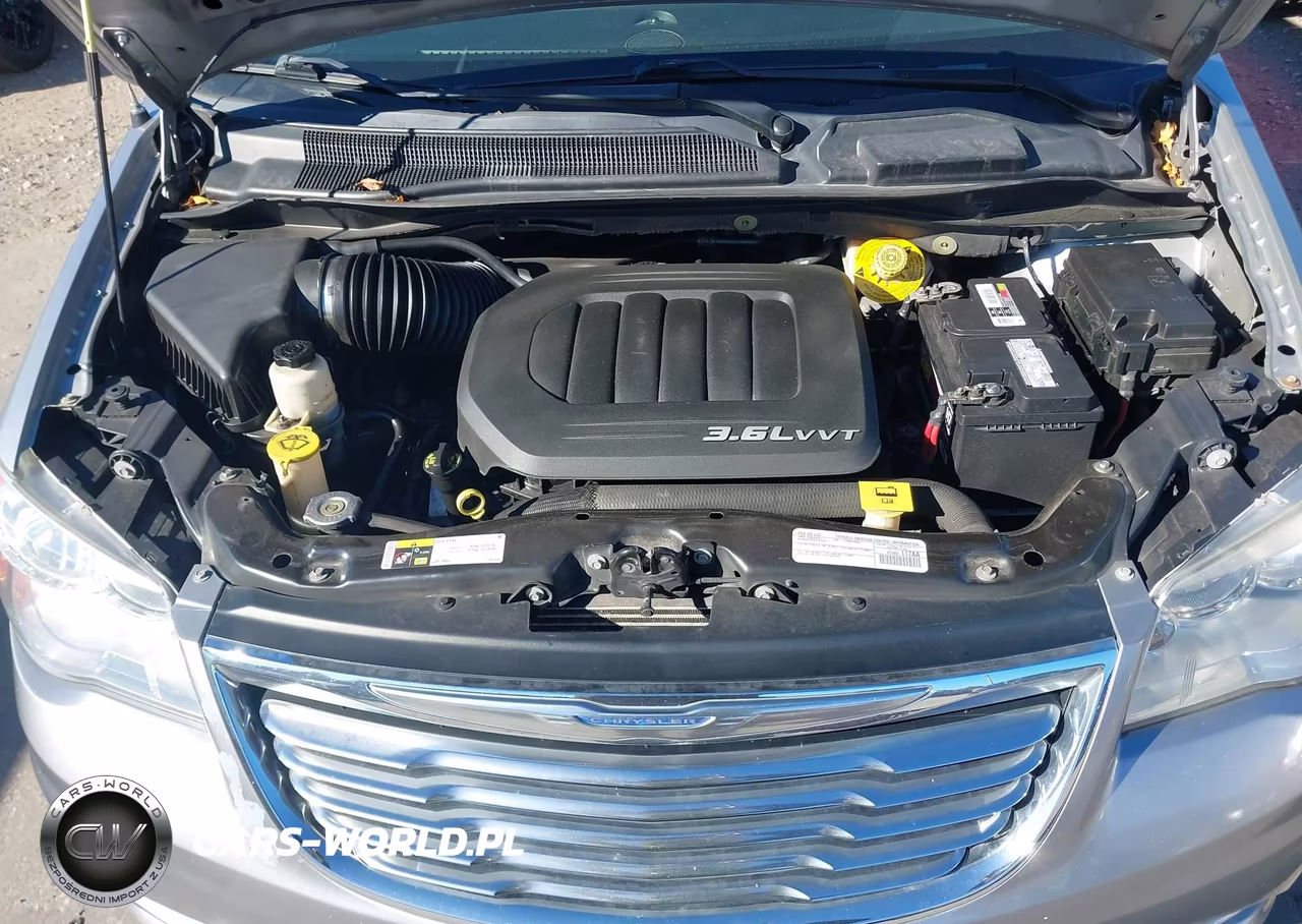 2015 Chrysler Town & Country Touring VIN:2C4RC1BG7FR706900 - 10