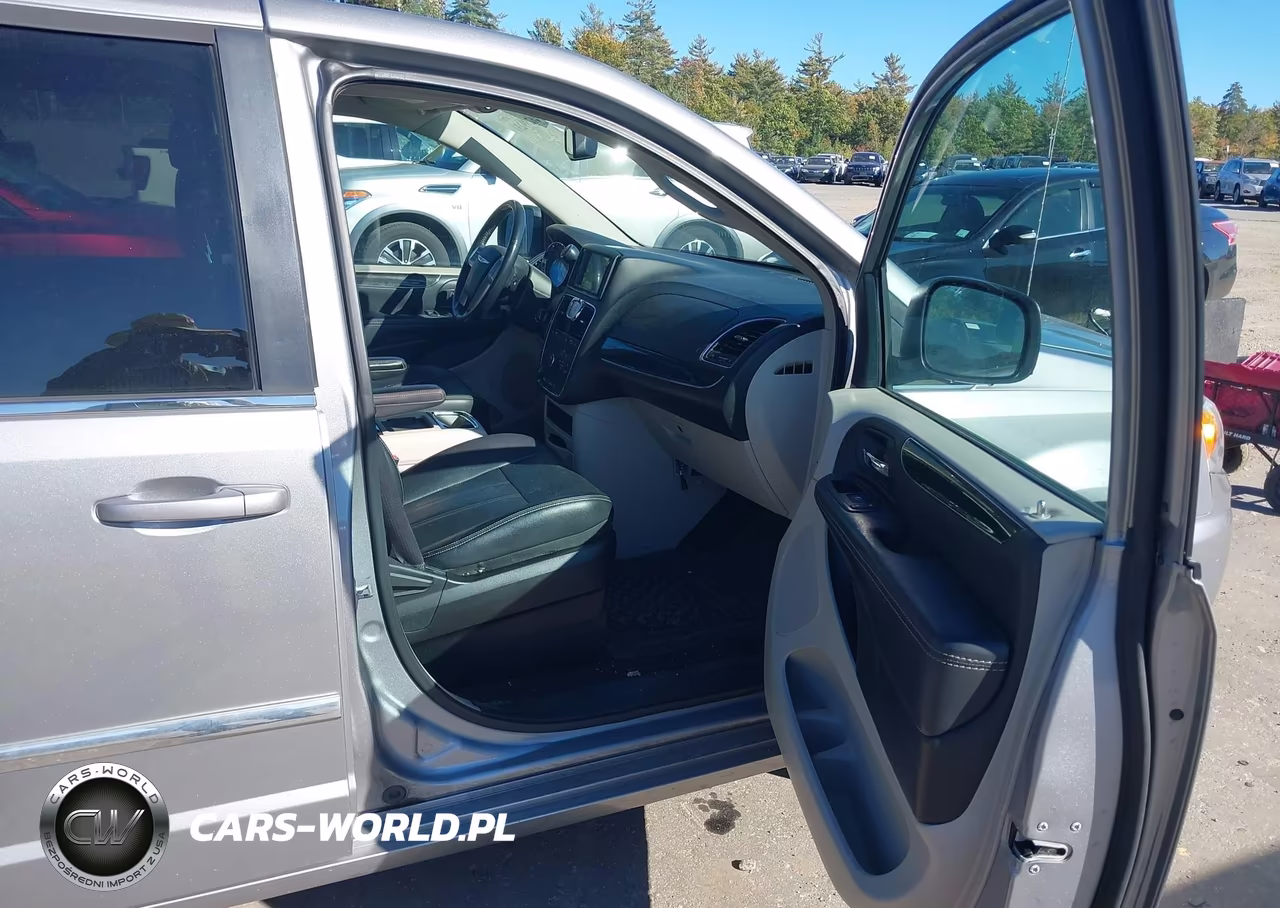 2015 Chrysler Town & Country Touring VIN:2C4RC1BG7FR706900 - 5