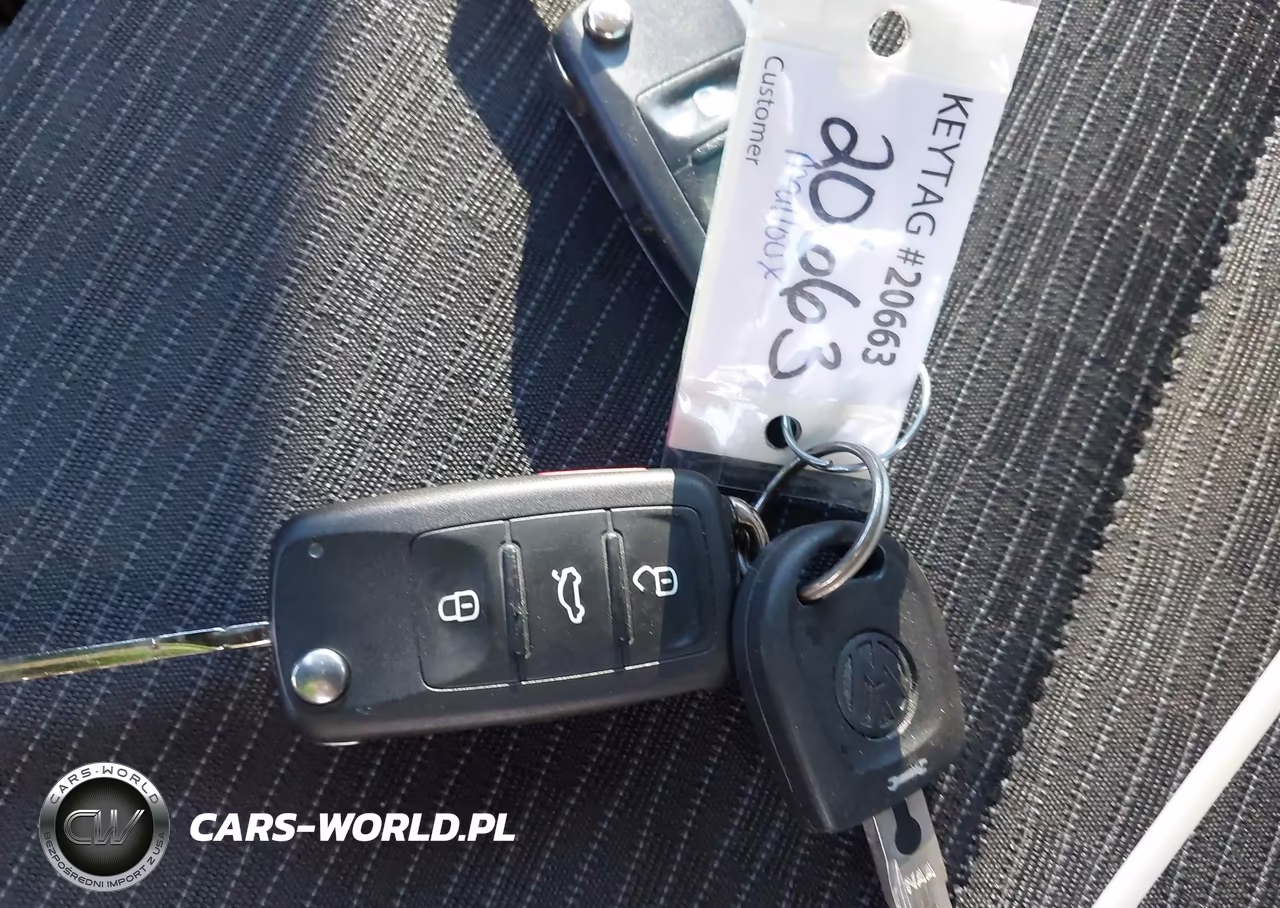 2015 Volkswagen Tiguan S VIN:WVGAV7AX0FW501885 - 11