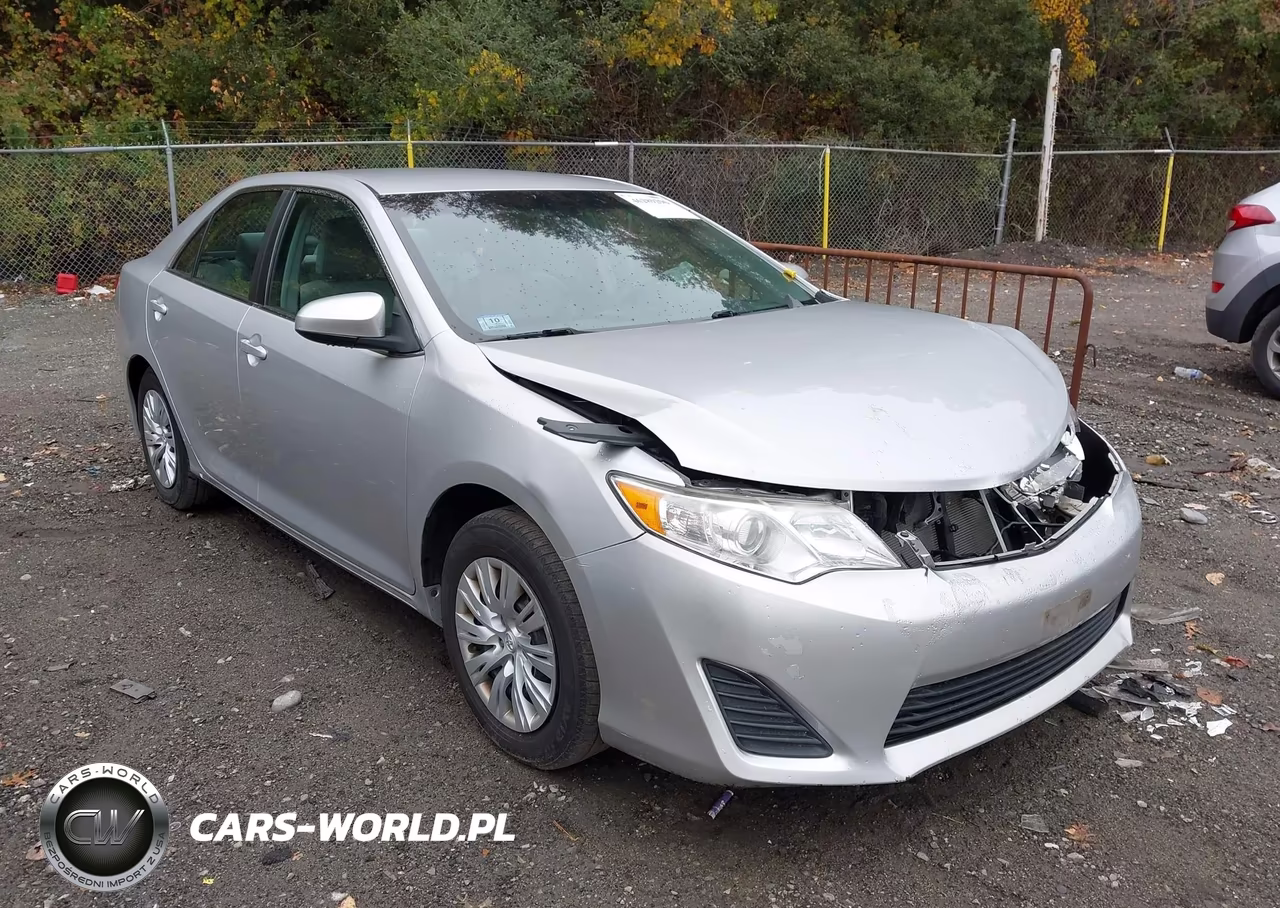 2012 Toyota Camry Le – zdjęcie 1 z 11