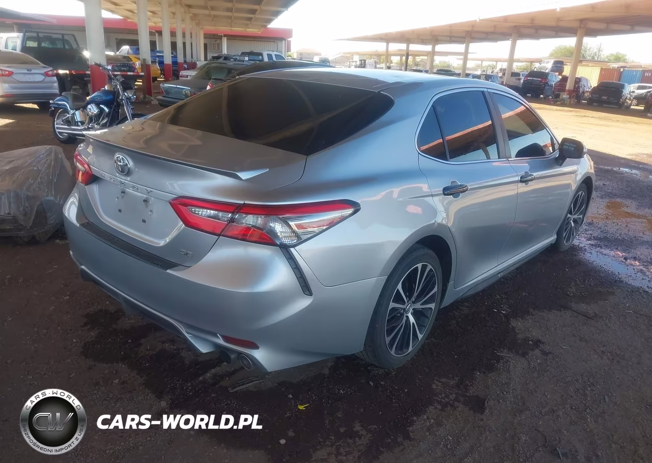 2018 Toyota Camry Se VIN:4T1B11HK7JU028143 - 4