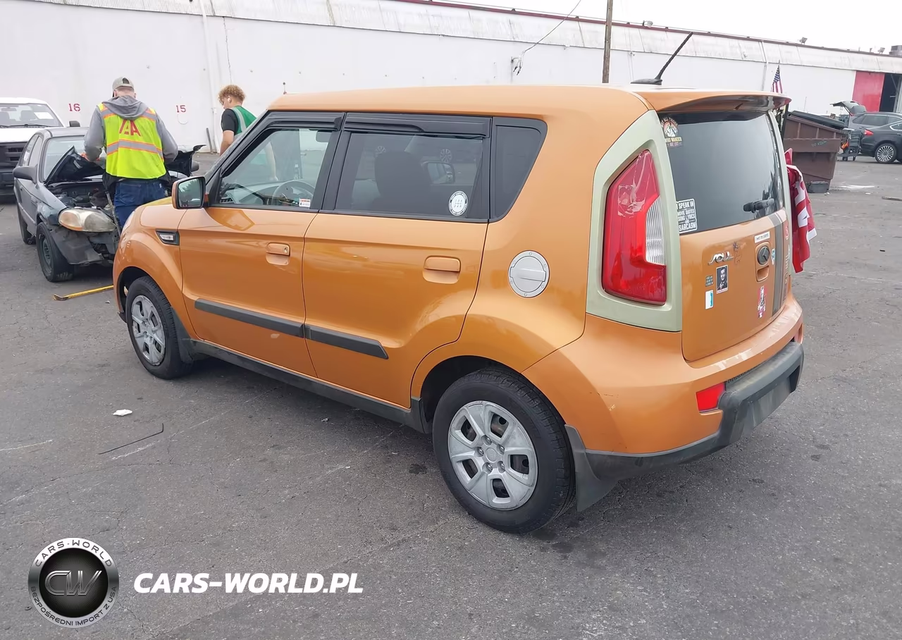 2010 Kia Soul + VIN:KNDJT2A22A7102044 - 3