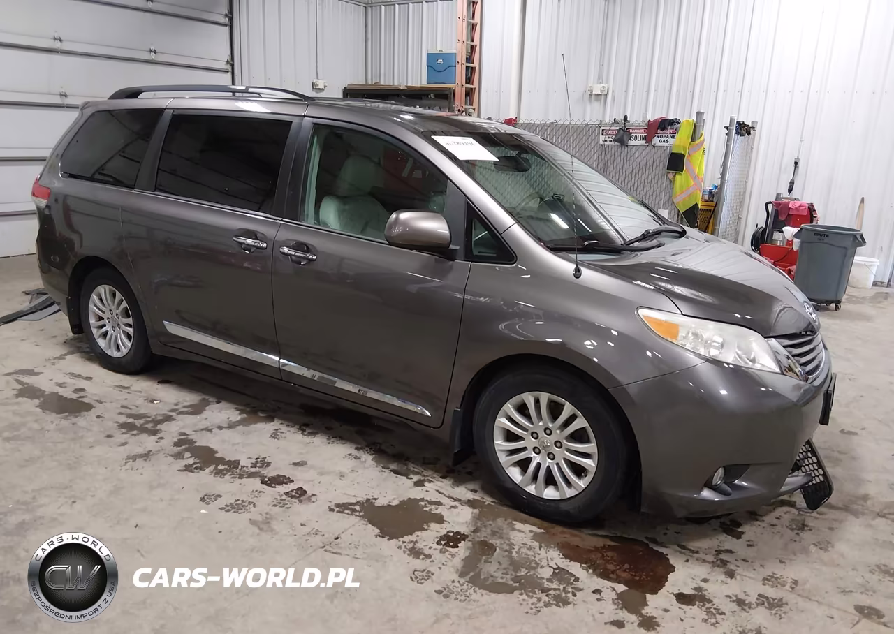 2013 Toyota Sienna Xle V6 8 Passenger
