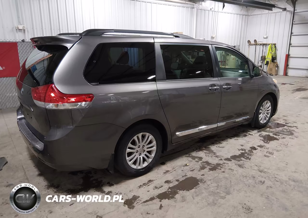 2013 Toyota Sienna Xle V6 8 Passenger VIN:5TDYK3DCXDS334073 - 4