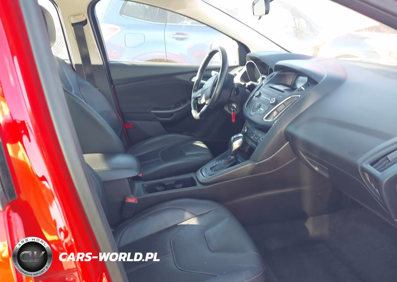 2016 Ford Focus Se VIN:1FADP3F22GL298802 - 5
