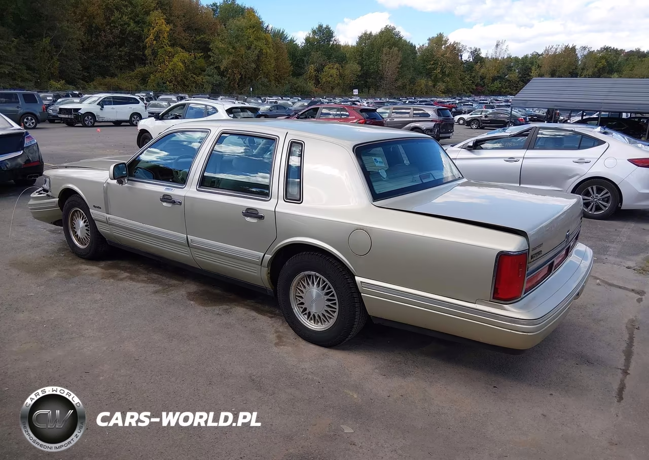 1997 Lincoln Town Car Signature VIN:1LNLM82W5VY732999 - 3