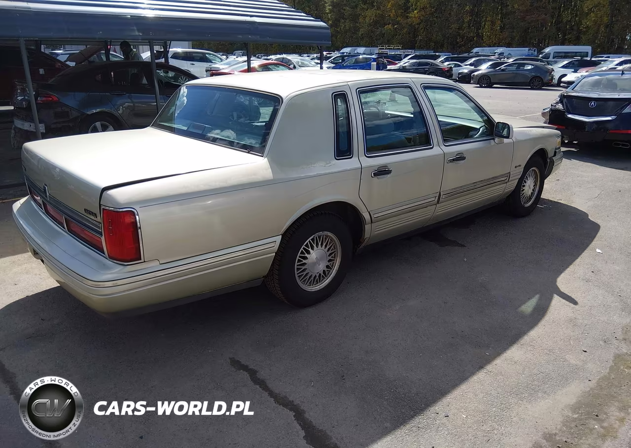 1997 Lincoln Town Car Signature VIN:1LNLM82W5VY732999 - 4
