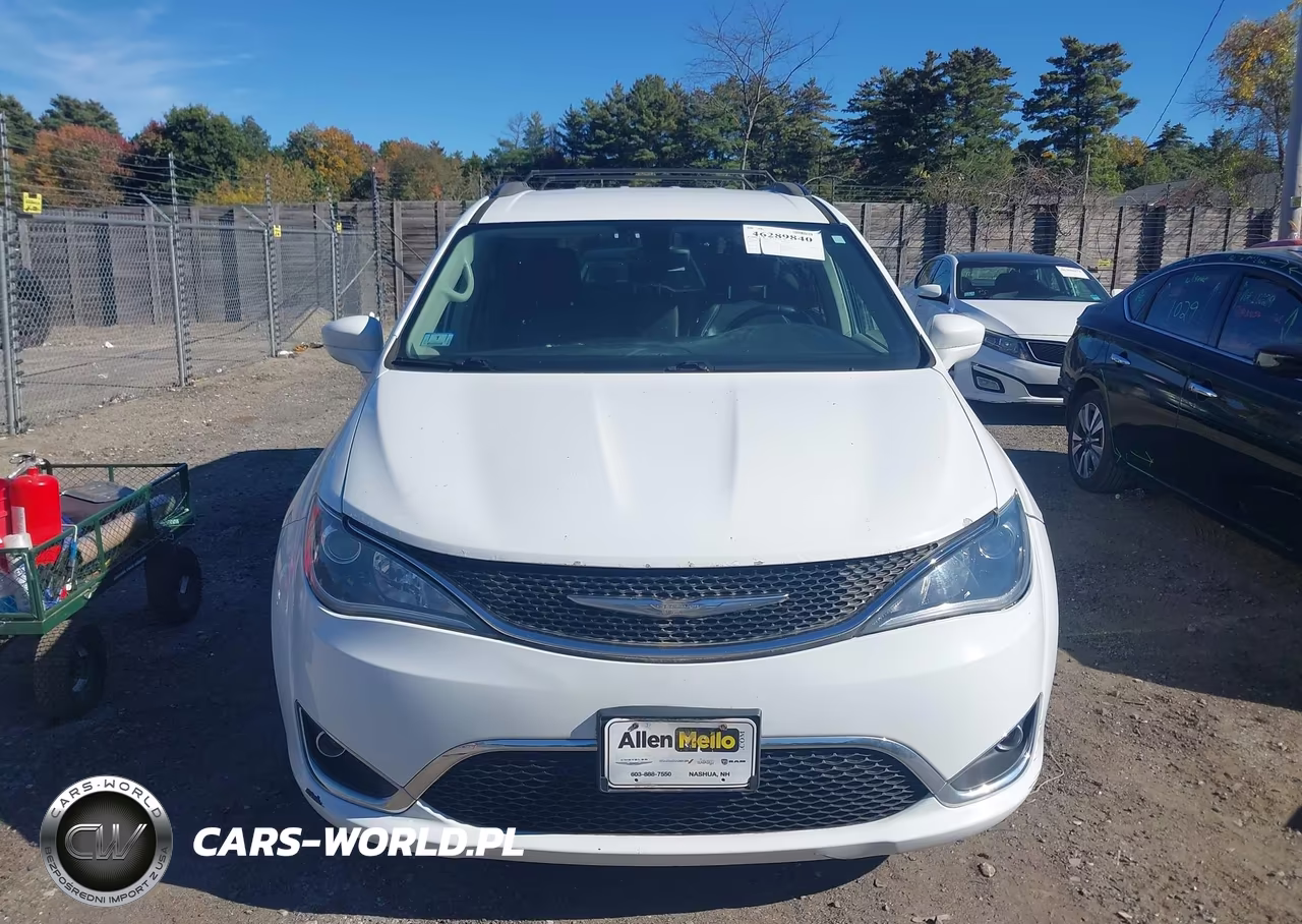 2017 Chrysler Pacifica Touring-L VIN:2C4RC1BGXHR795851 - 12