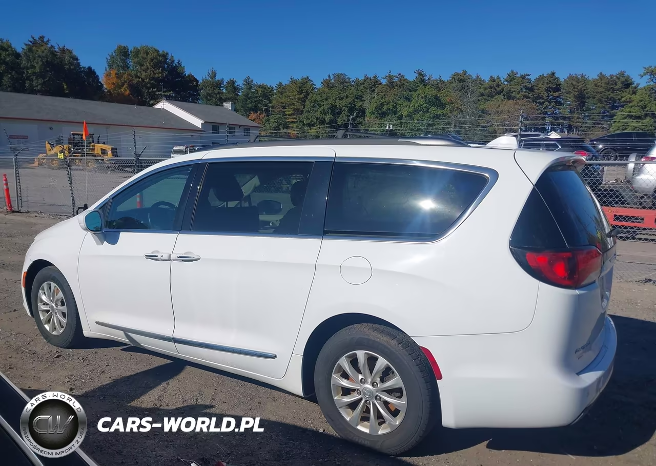 2017 Chrysler Pacifica Touring-L VIN:2C4RC1BGXHR795851 - 14