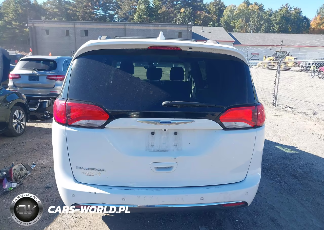2017 Chrysler Pacifica Touring-L VIN:2C4RC1BGXHR795851 - 16