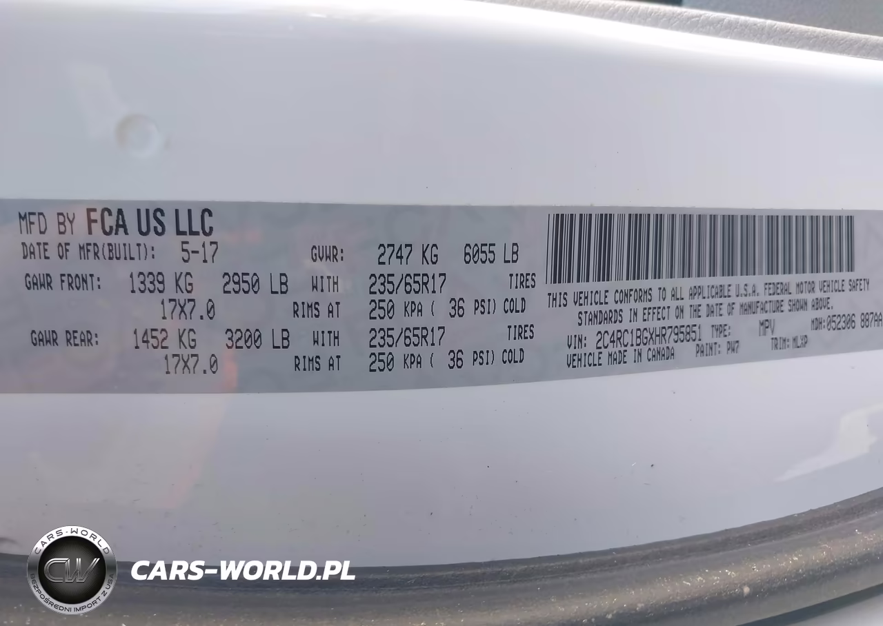 2017 Chrysler Pacifica Touring-L VIN:2C4RC1BGXHR795851 - 9