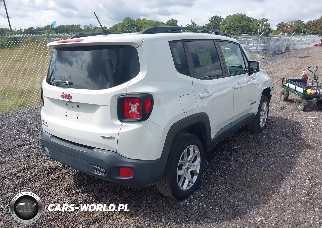 2017 Jeep Renegade Latitude 4X4 VIN:ZACCJBBBXHPG59116 - 4