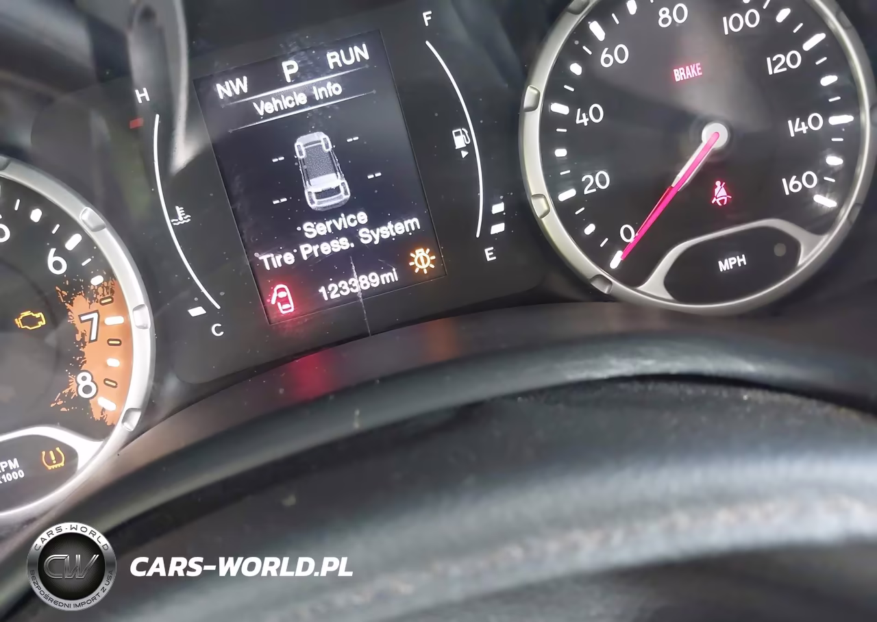 2017 Jeep Renegade Latitude 4X4 VIN:ZACCJBBBXHPG59116 - 7