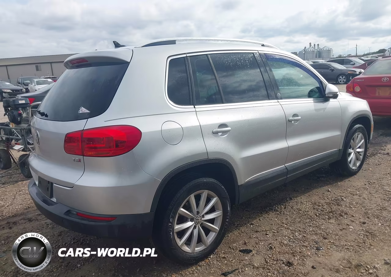 2017 Volkswagen Tiguan 2.0T Wolfsburg Edition VIN:WVGRV7AX6HK003381 - 4
