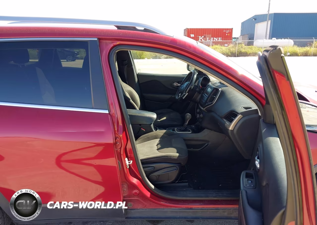 2015 Jeep Cherokee Latitude VIN:1C4PJMCB1FW679816 - 5