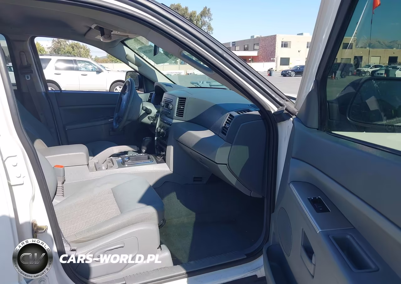 2007 Jeep Grand Cherokee Laredo VIN:1J8HR48PX7C535999 - 5