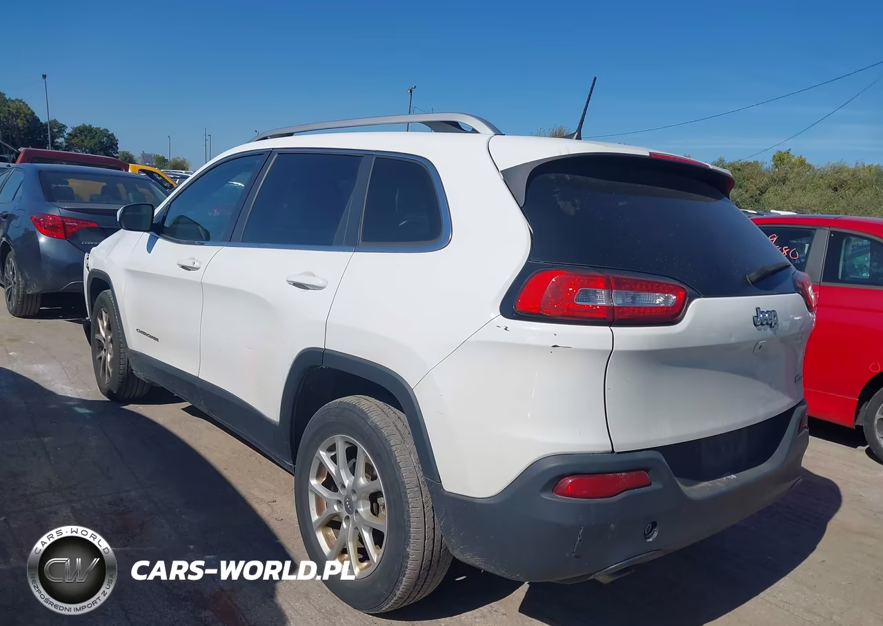 2016 Jeep Cherokee Latitude VIN:1C4PJLCB4GW307608 - 3