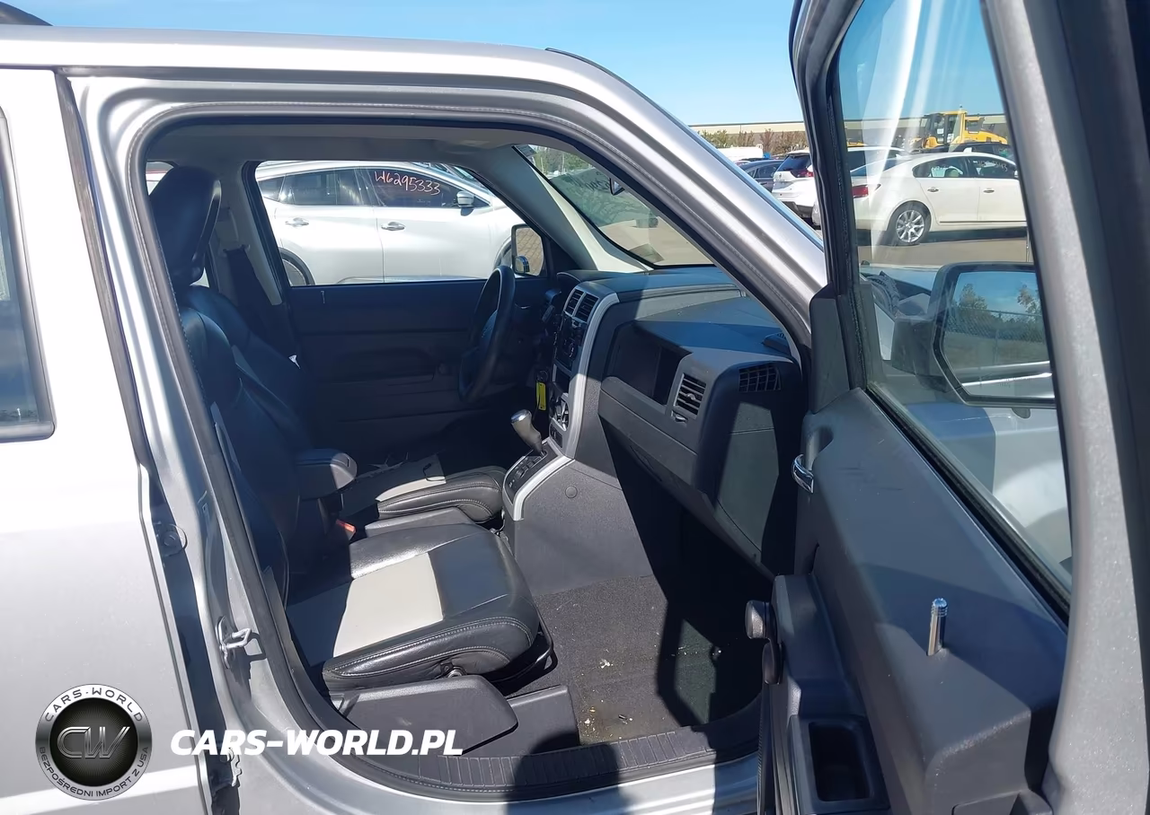 2008 Jeep Patriot Sport VIN:1J8FT28008D798885 - 5