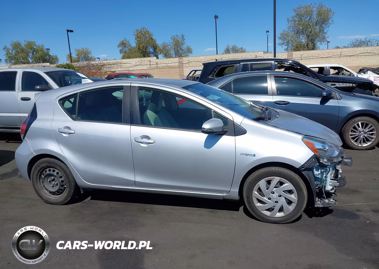 2015 Toyota Prius C One VIN:JTDKDTB33F1583124 - 14
