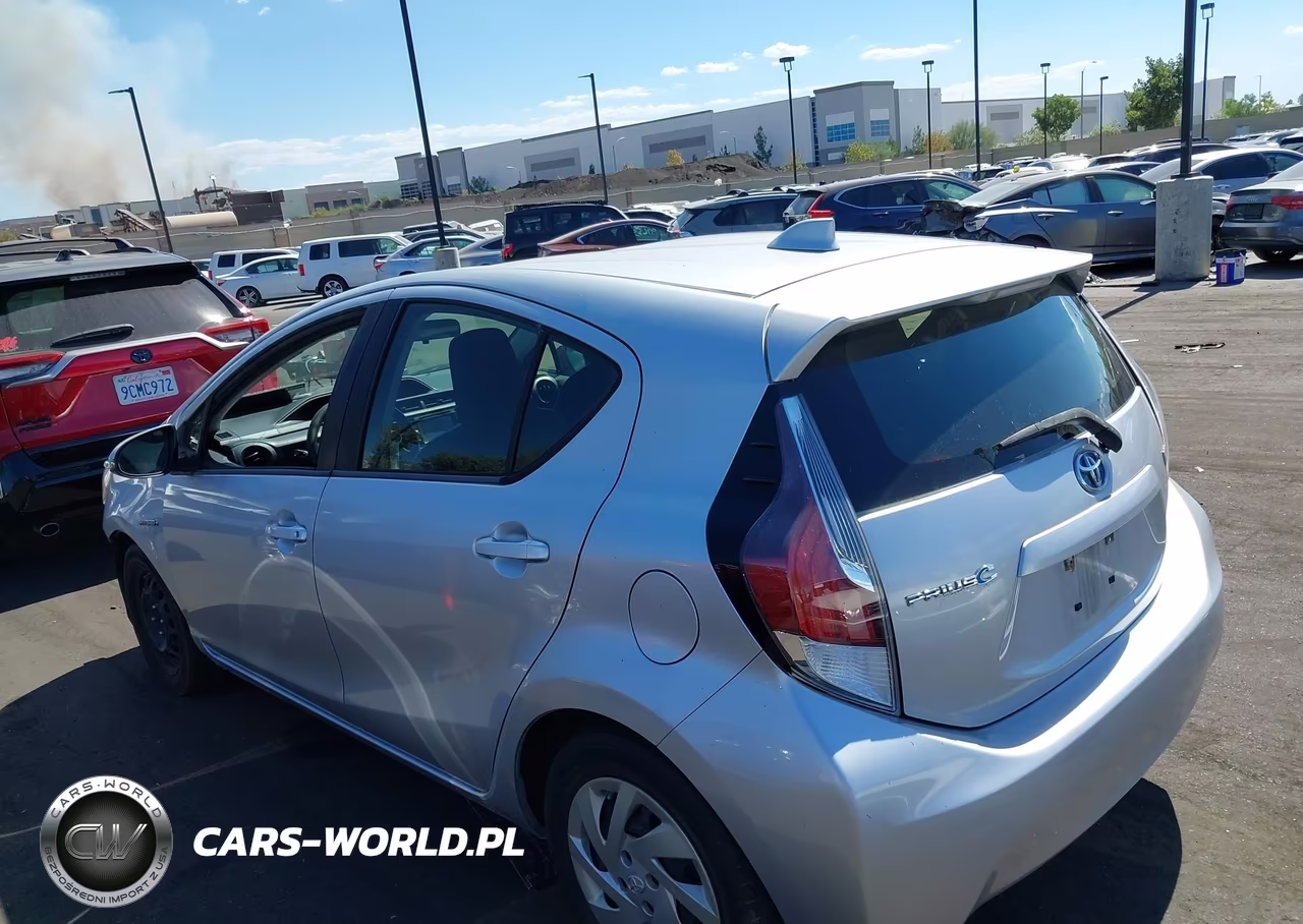 2015 Toyota Prius C One VIN:JTDKDTB33F1583124 - 15