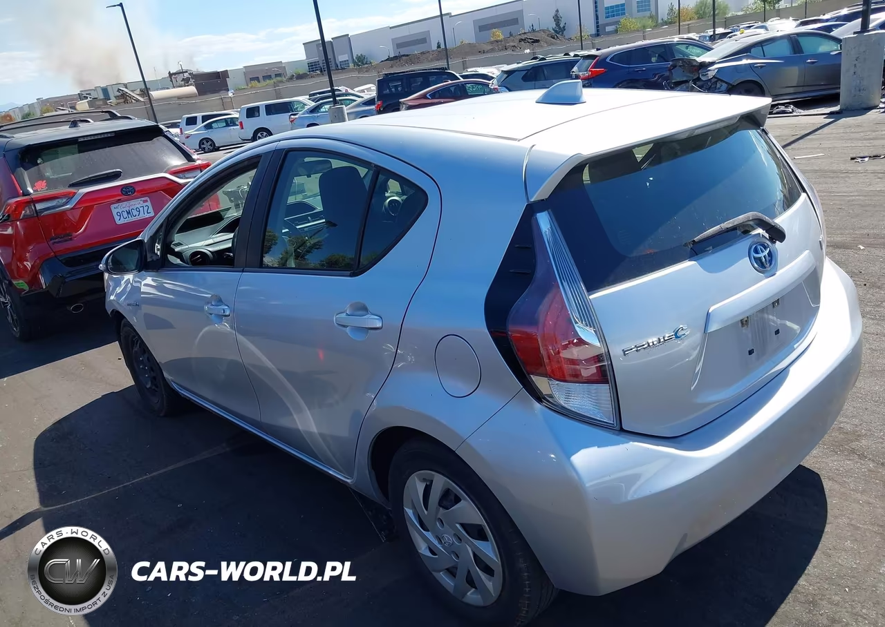 2015 Toyota Prius C One VIN:JTDKDTB33F1583124 - 3