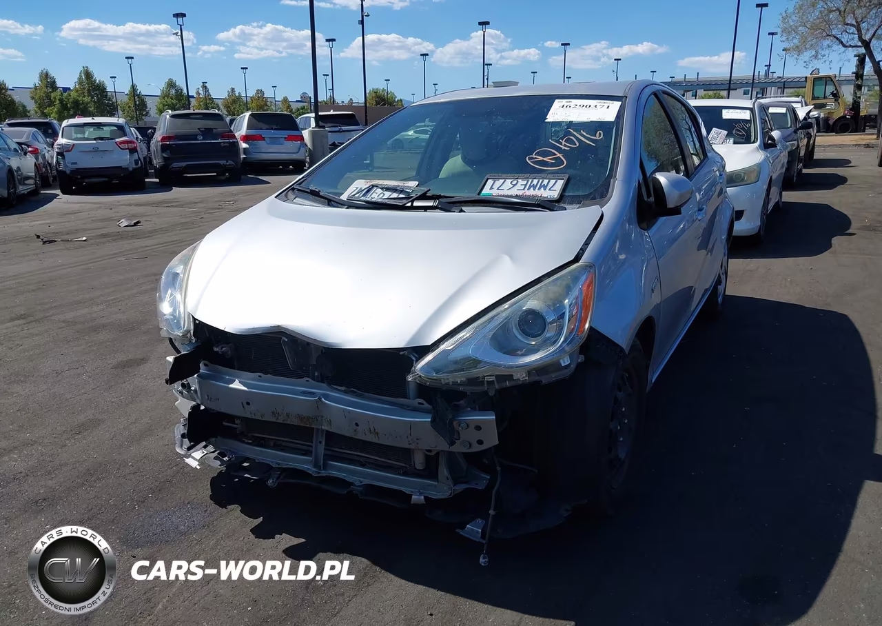 2015 Toyota Prius C One VIN:JTDKDTB33F1583124 - 6