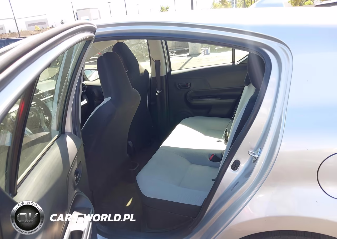 2015 Toyota Prius C One VIN:JTDKDTB33F1583124 - 8