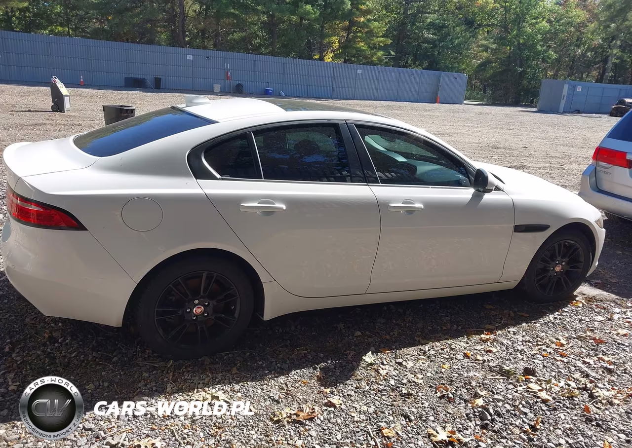 JAGUAR XE PREMIUM VIN:SAJAJ4FN4JCP23749 - 13