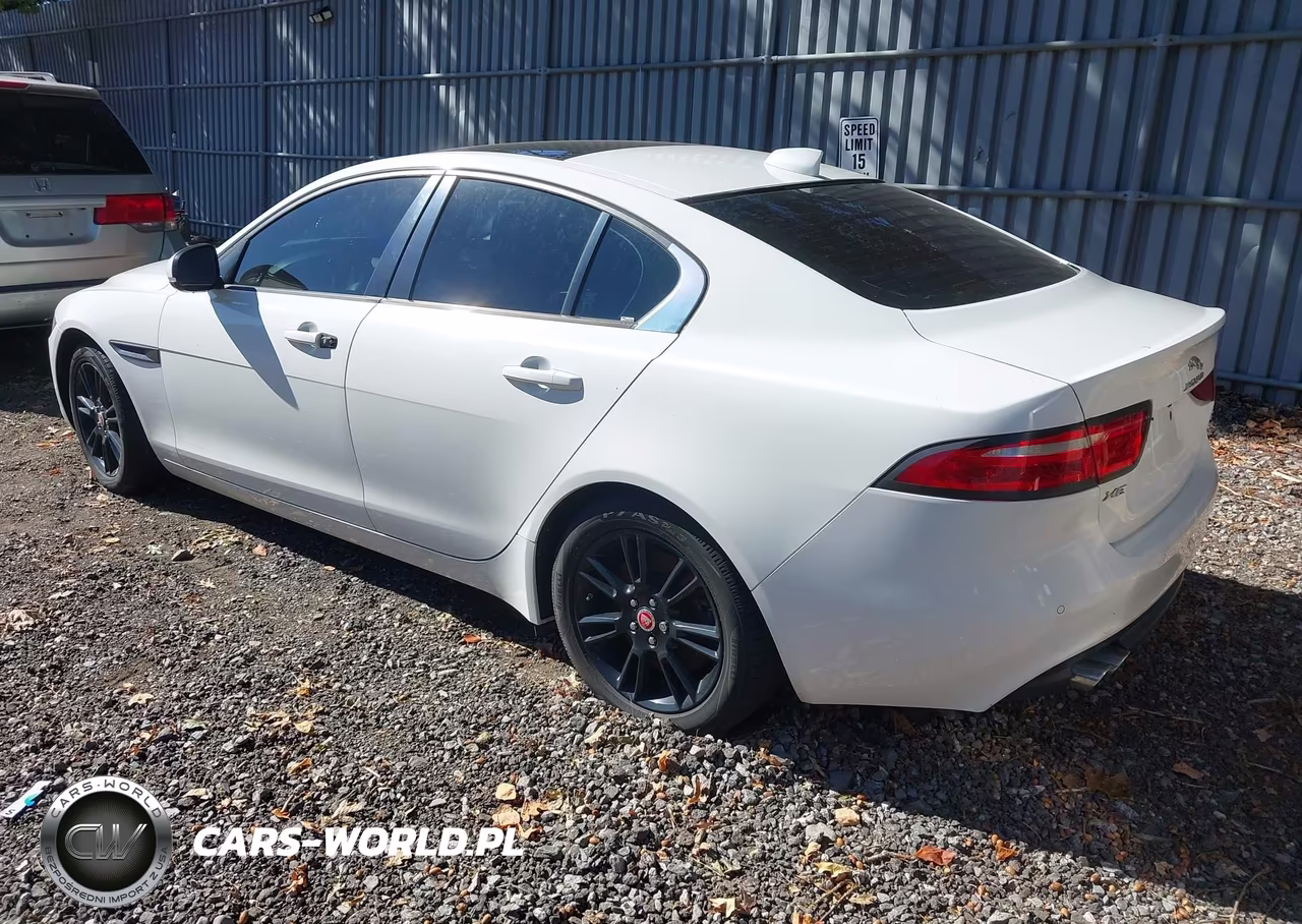 JAGUAR XE PREMIUM VIN:SAJAJ4FN4JCP23749 - 3
