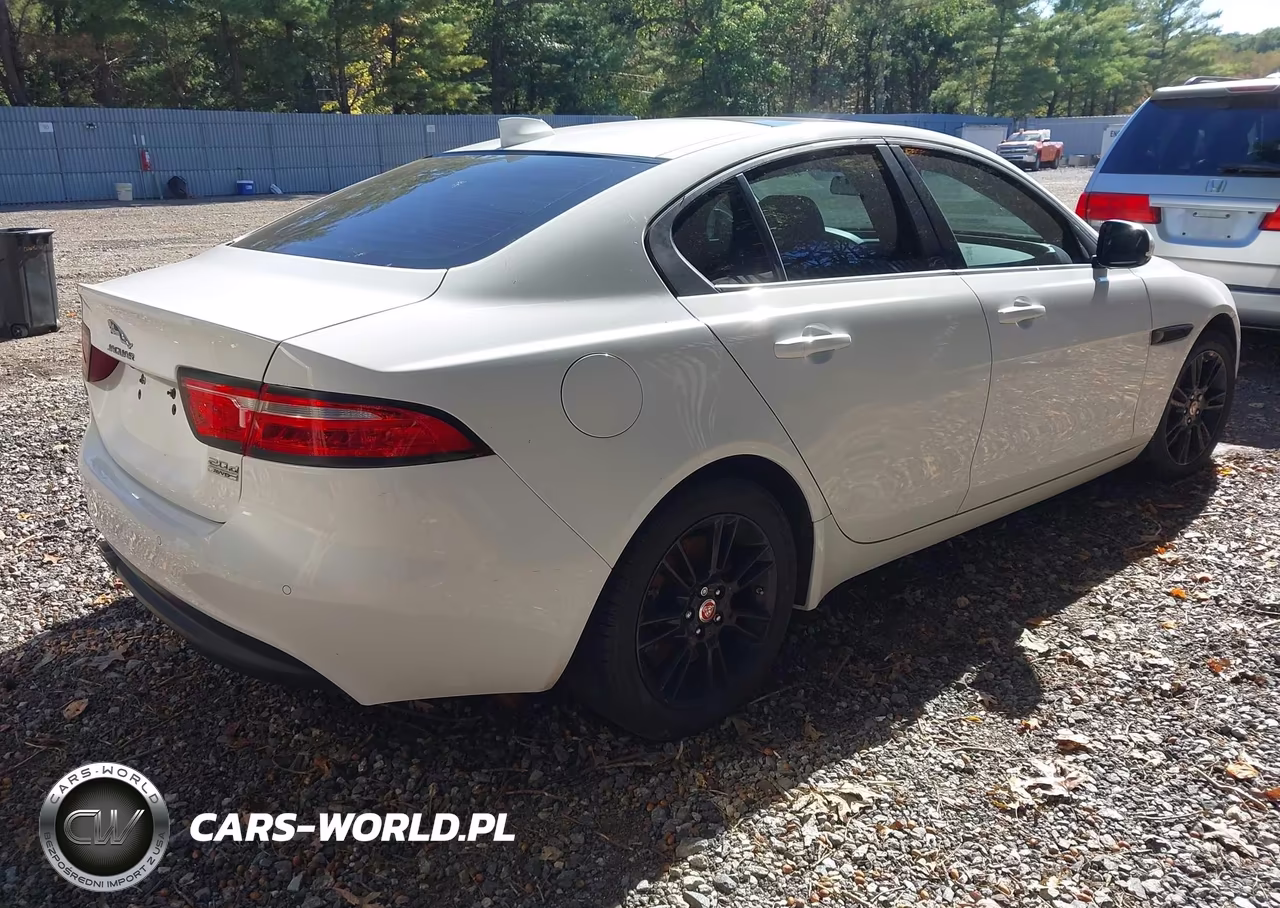 JAGUAR XE PREMIUM VIN:SAJAJ4FN4JCP23749 - 4
