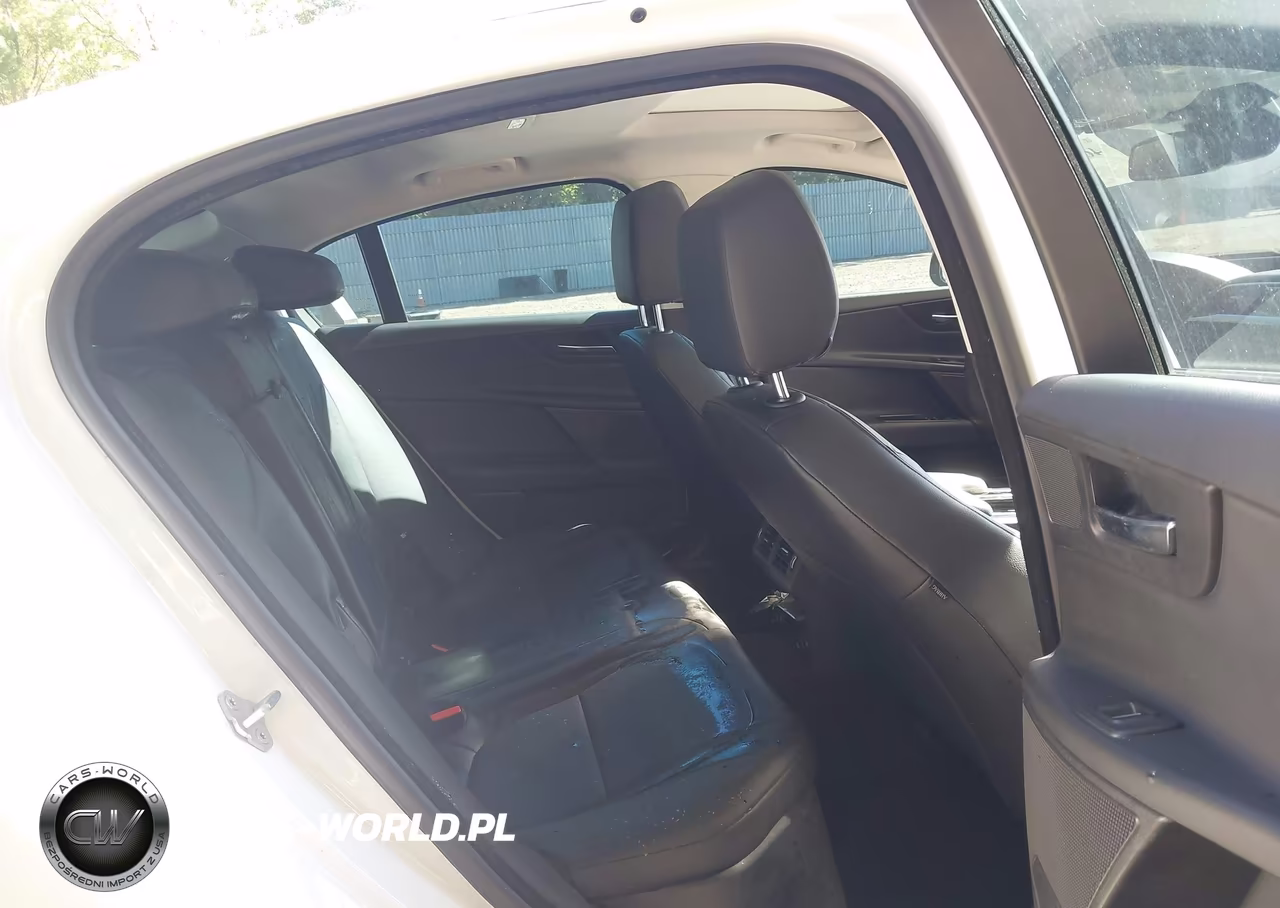 JAGUAR XE PREMIUM VIN:SAJAJ4FN4JCP23749 - 8