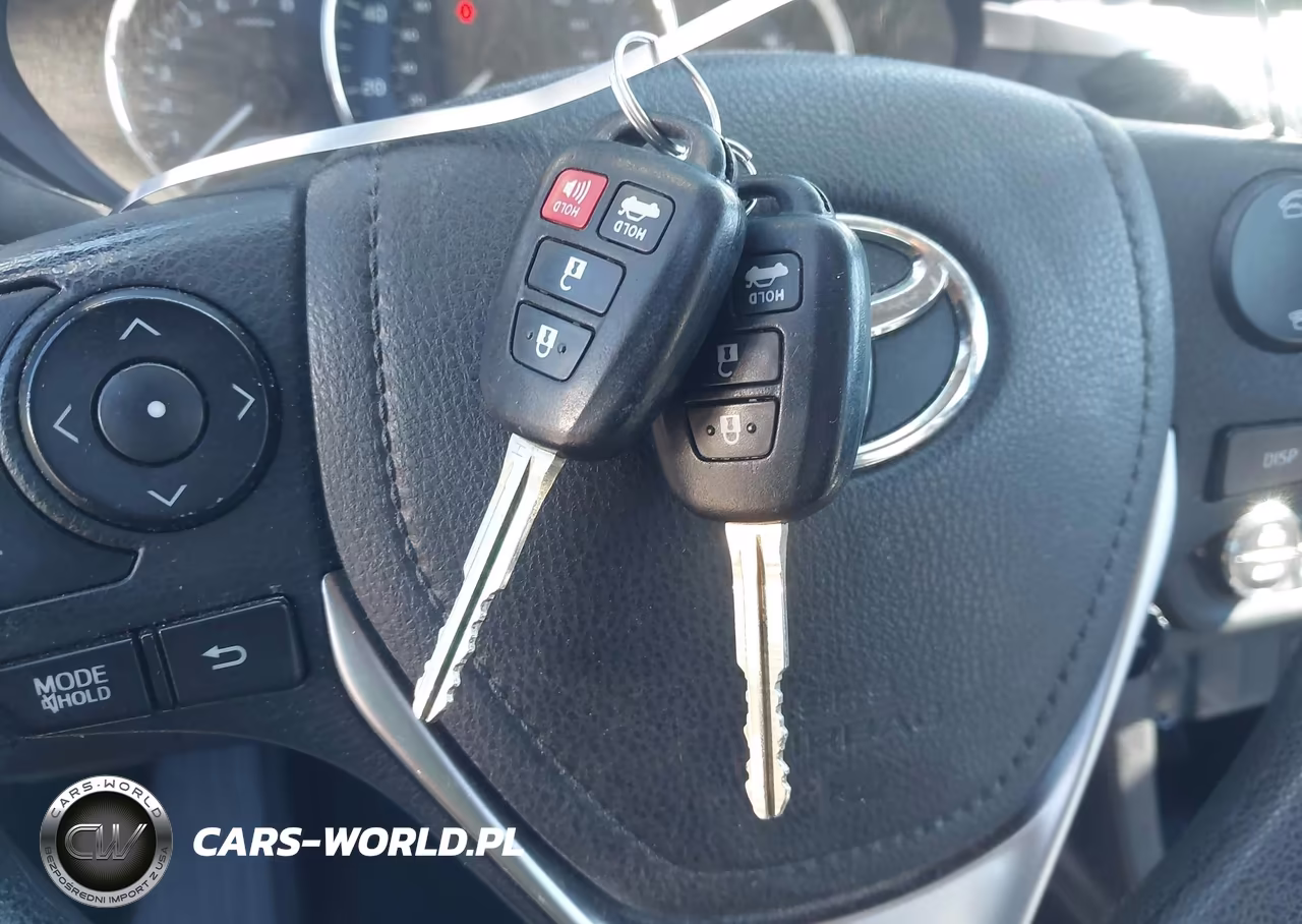 2015 Toyota Corolla Le VIN:2T1BURHE1FC386279 - 11