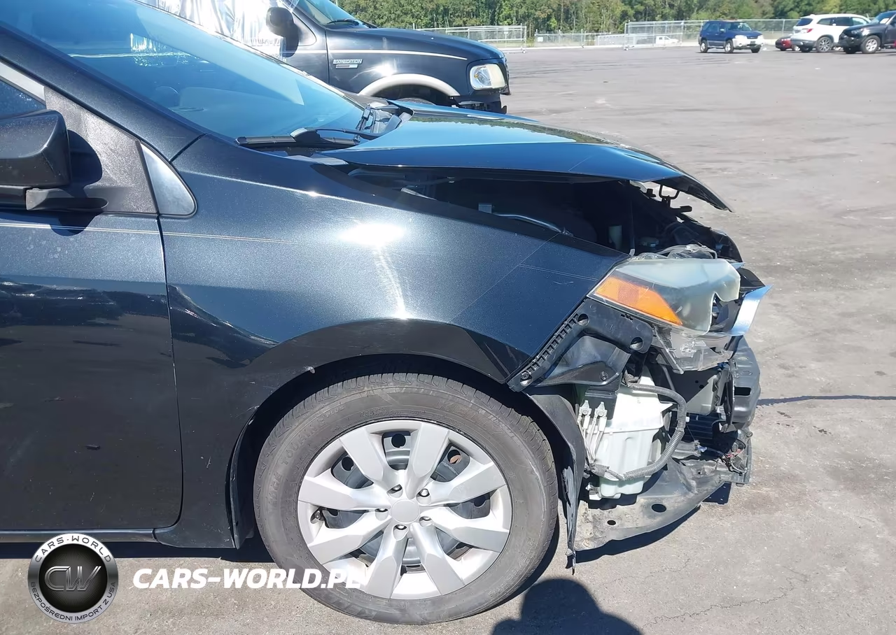 2015 Toyota Corolla Le VIN:2T1BURHE1FC386279 - 19