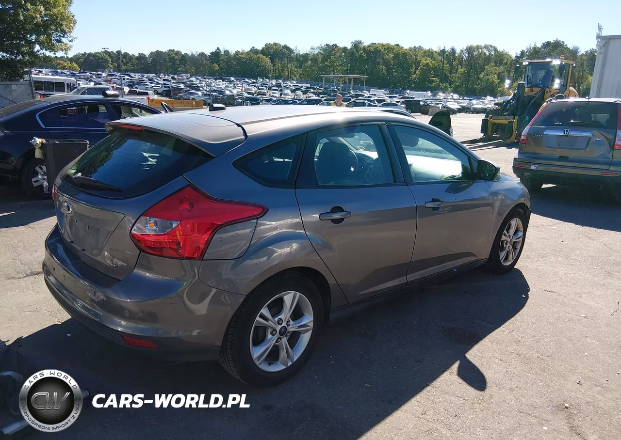 2014 Ford Focus Se VIN:1FADP3K27EL188573 - 4