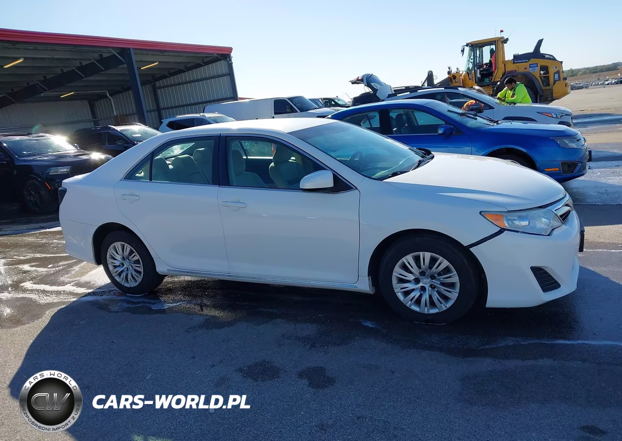 2014 Toyota Camry Le VIN:4T4BF1FK4ER355812 - 13