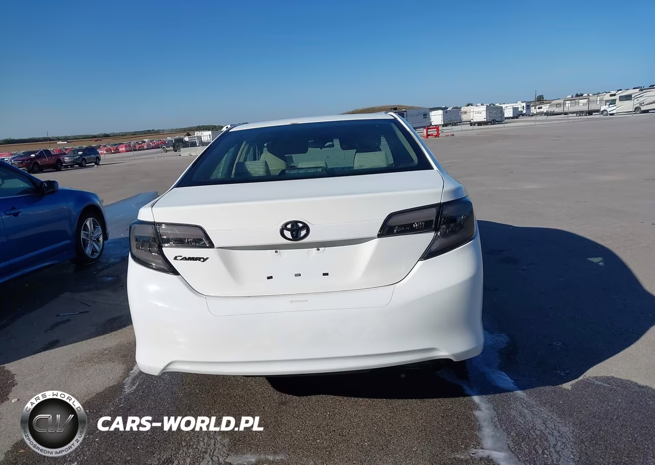 2014 Toyota Camry Le VIN:4T4BF1FK4ER355812 - 16