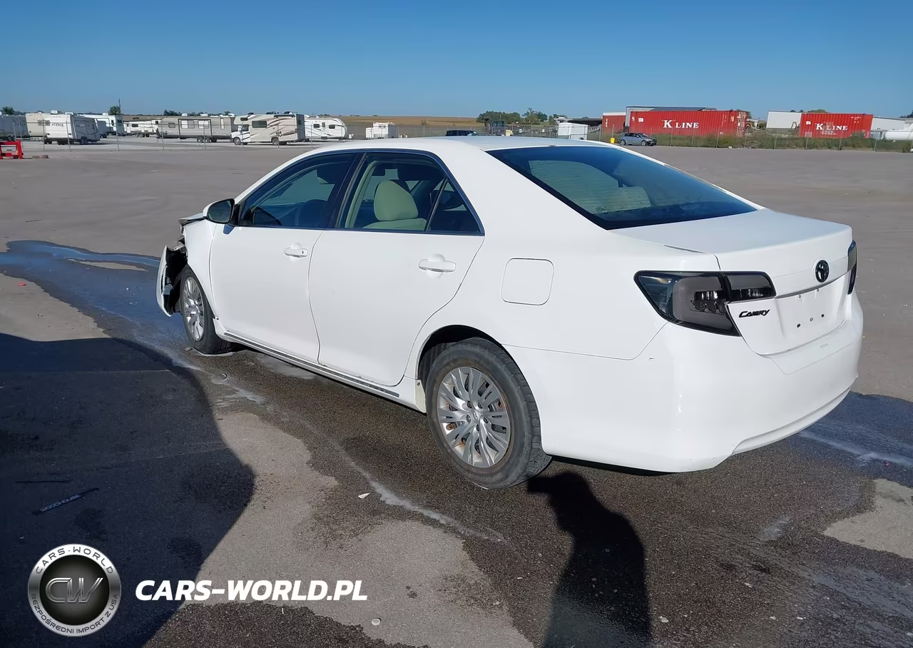 2014 Toyota Camry Le VIN:4T4BF1FK4ER355812 - 3