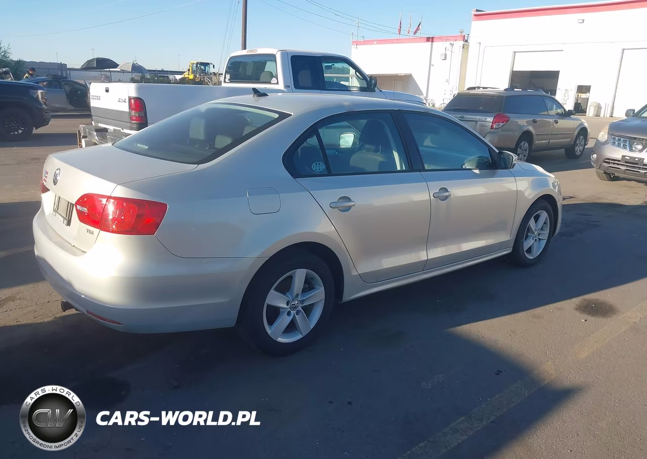 2011 Volkswagen Jetta 2.0L Tdi VIN:3VWLL7AJ1BM065702 - 4