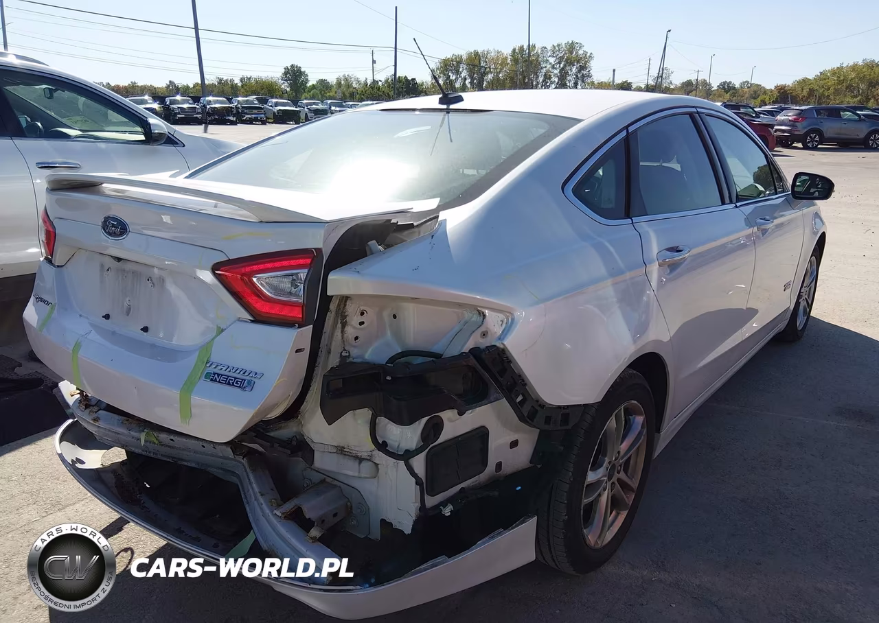 2016 Ford Fusion Energi Titanium VIN:3FA6P0SU6GR287091 - 4
