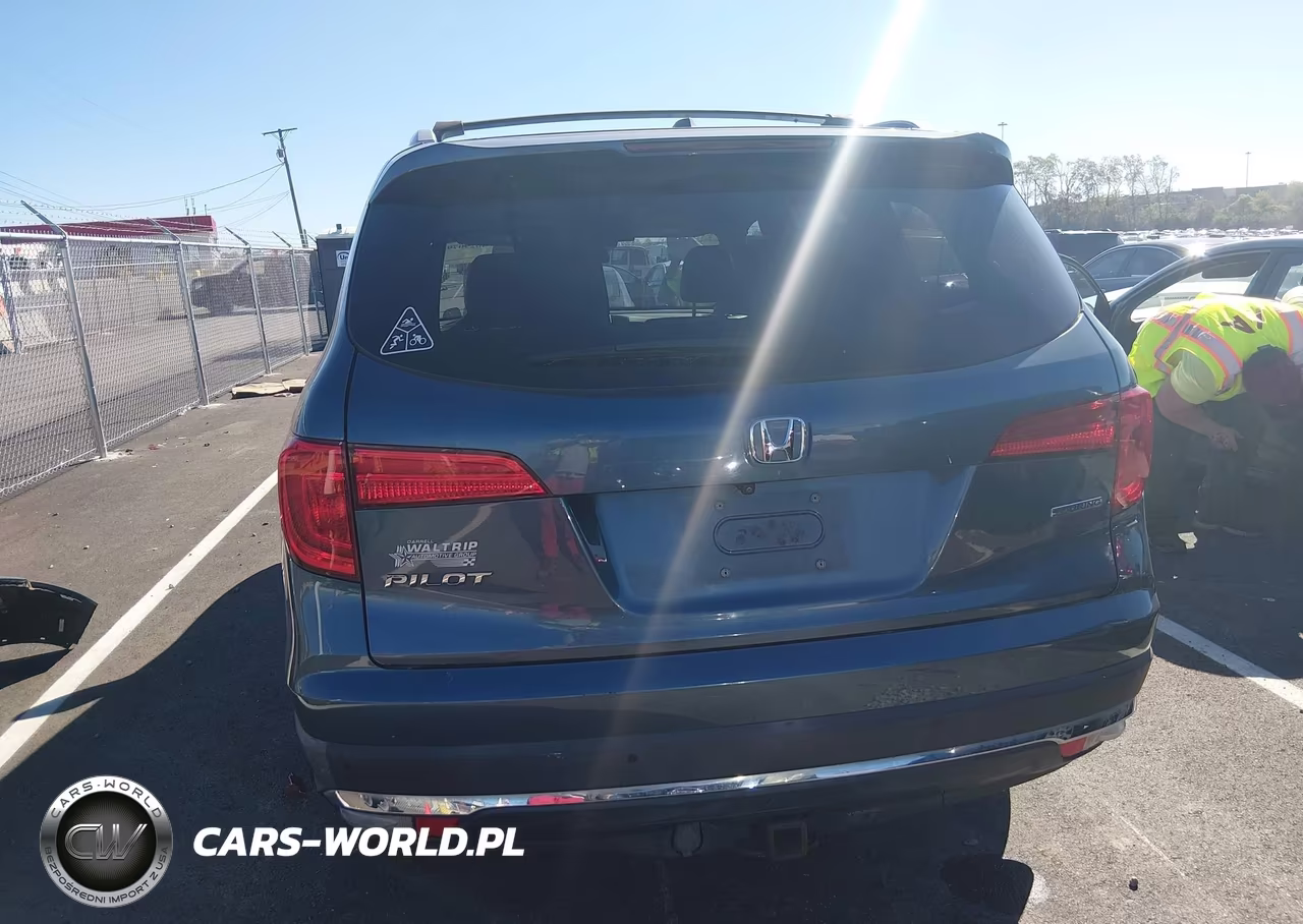 2016 Honda Pilot Touring VIN:5FNYF5H96GB008200 - 17