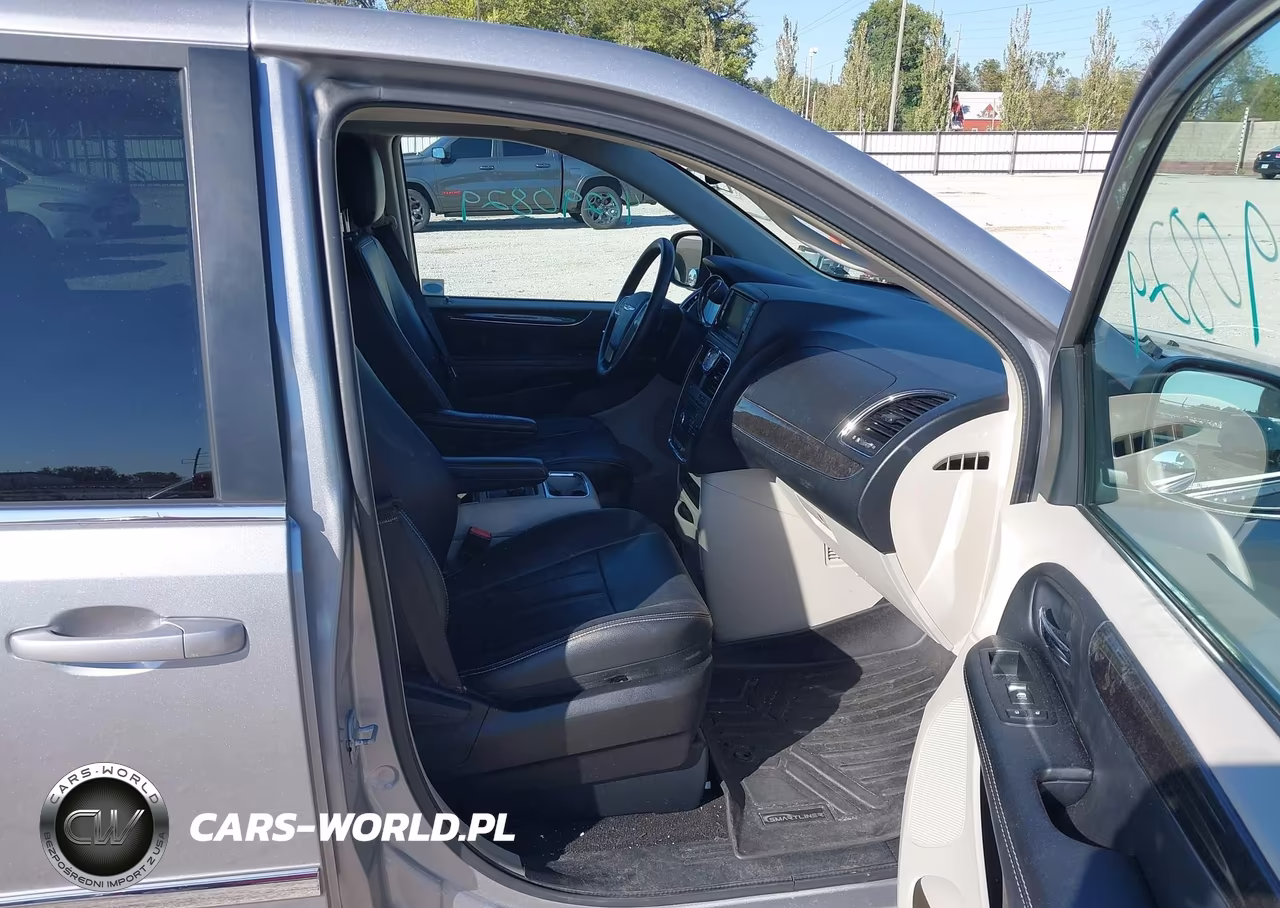 2015 Chrysler Town & Country Touring VIN:2C4RC1BG0FR726342 - 5