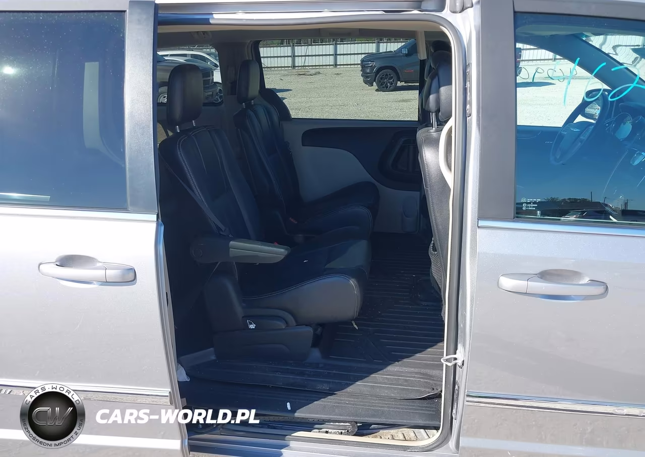 2015 Chrysler Town & Country Touring VIN:2C4RC1BG0FR726342 - 8