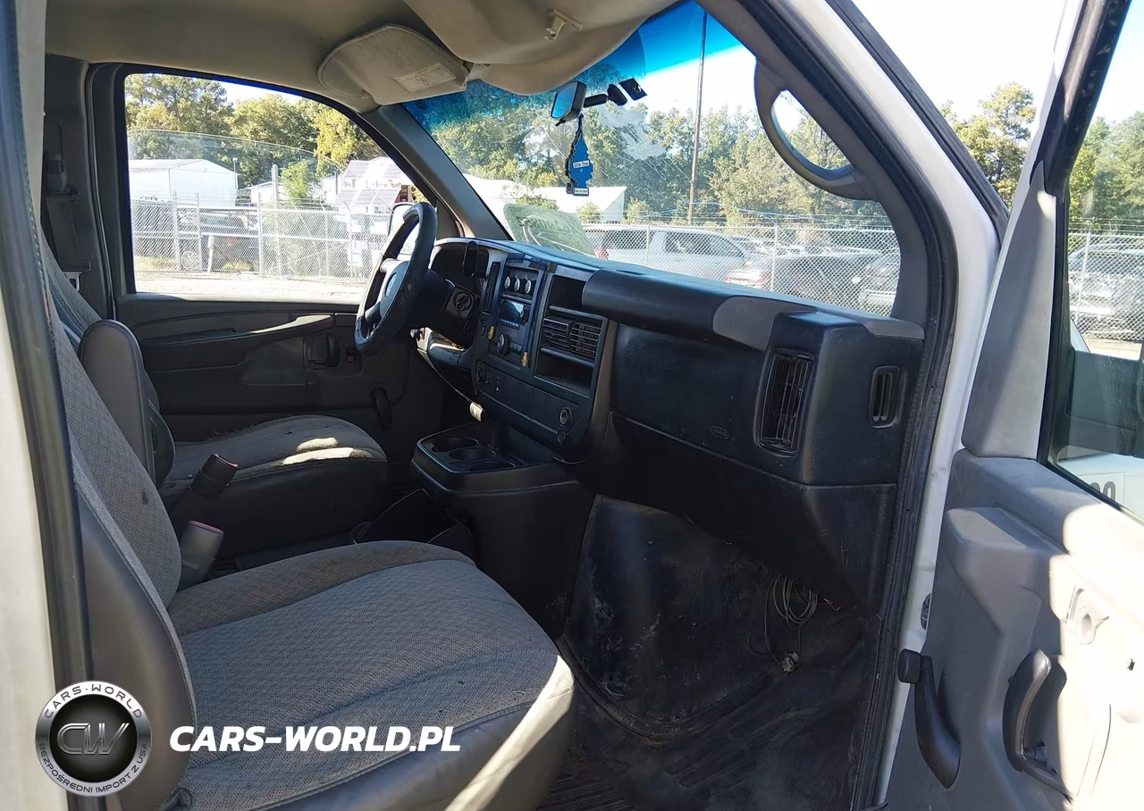 2011 Chevrolet Express 2500 Work Van VIN:1GCWGFCA4B1135136 - 5